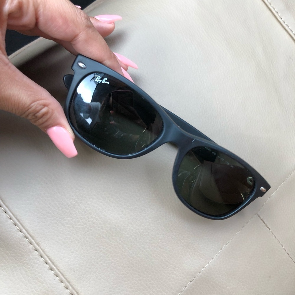 Men sun glasses ray ban